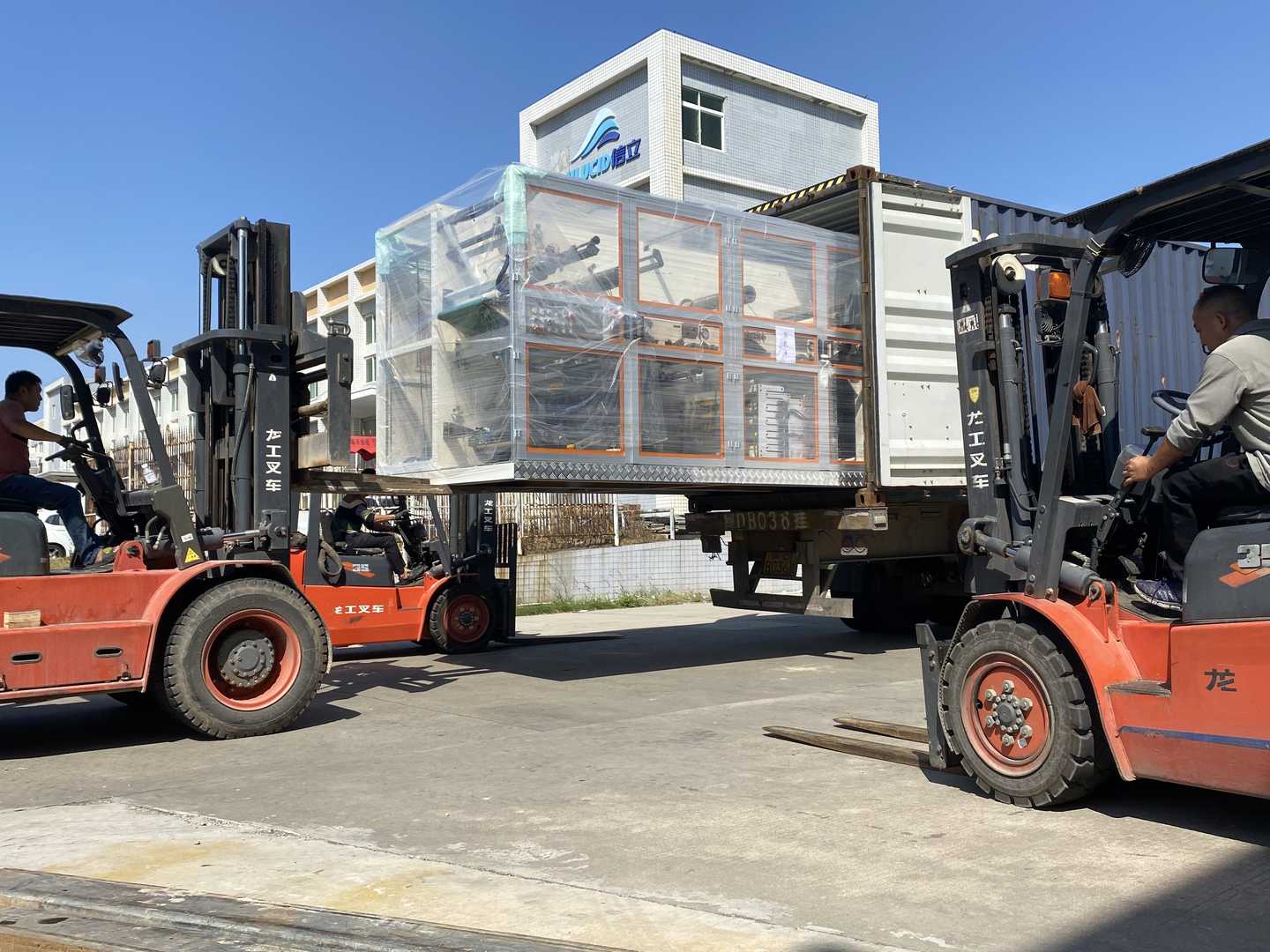 Dây chuyền sản xuất máy làm đệm lót bán tự động đóng gói để vận chuyển
