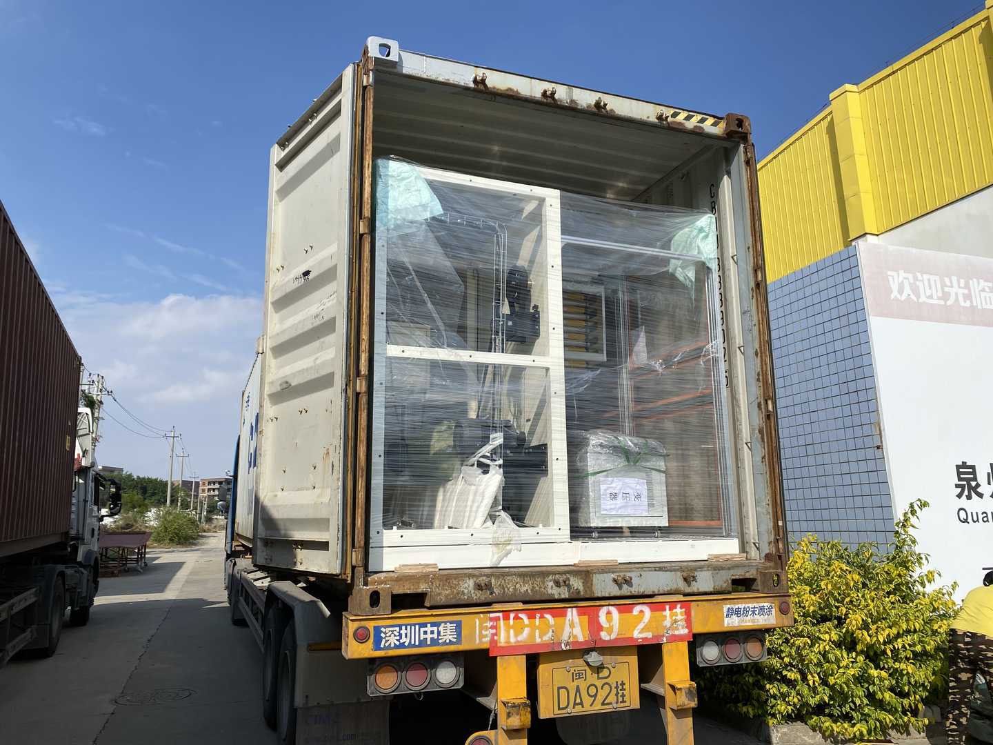 Máy lót sàn bán tự động của chúng tôi được vận chuyển đến Thái Lan